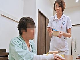 人妻ナースに勃起チ○ポ見せて射精介助を頼むと、どんな結末が・・・！？4時間　サンプル画像05